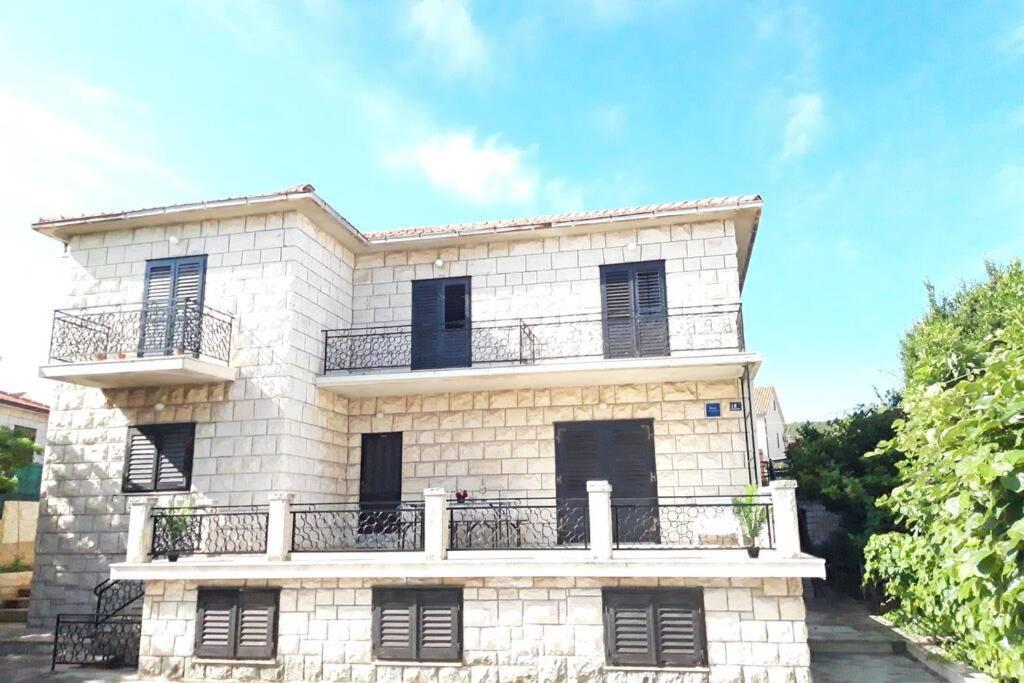 Giovanna - Spacious Lovely Apartment Supetar Εξωτερικό φωτογραφία
