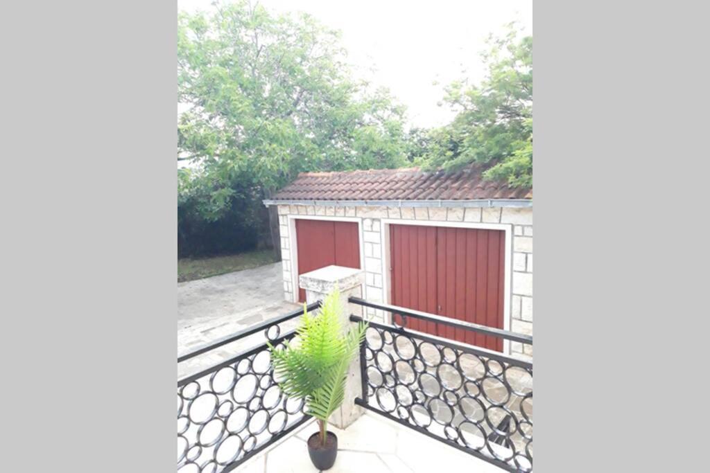 Giovanna - Spacious Lovely Apartment Supetar Εξωτερικό φωτογραφία