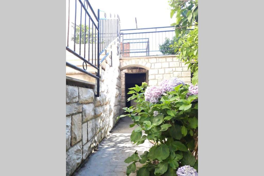 Giovanna - Spacious Lovely Apartment Supetar Εξωτερικό φωτογραφία