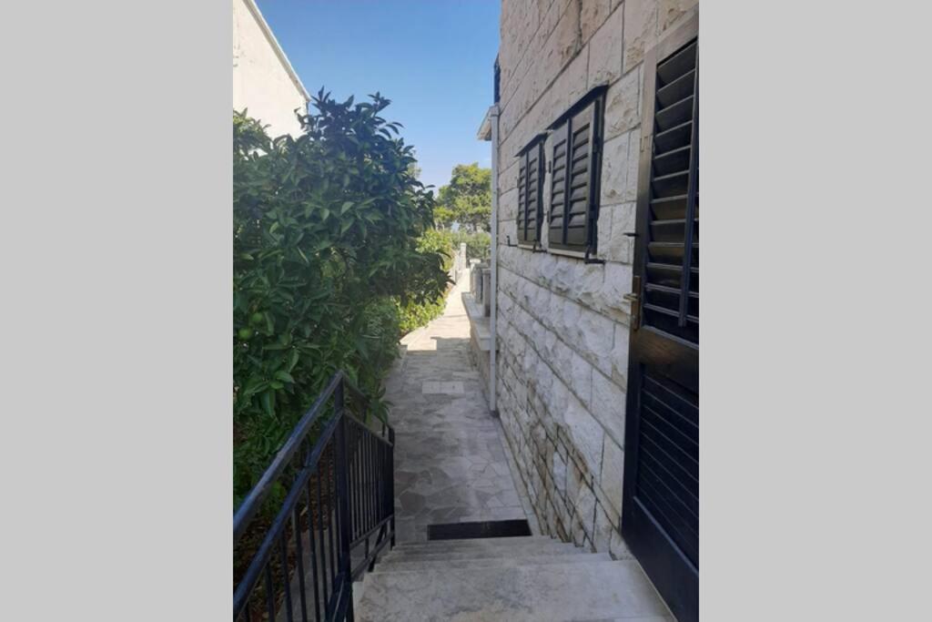 Giovanna - Spacious Lovely Apartment Supetar Εξωτερικό φωτογραφία