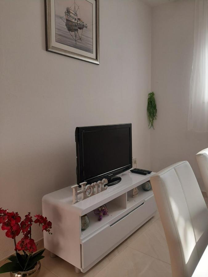 Giovanna - Spacious Lovely Apartment Supetar Εξωτερικό φωτογραφία