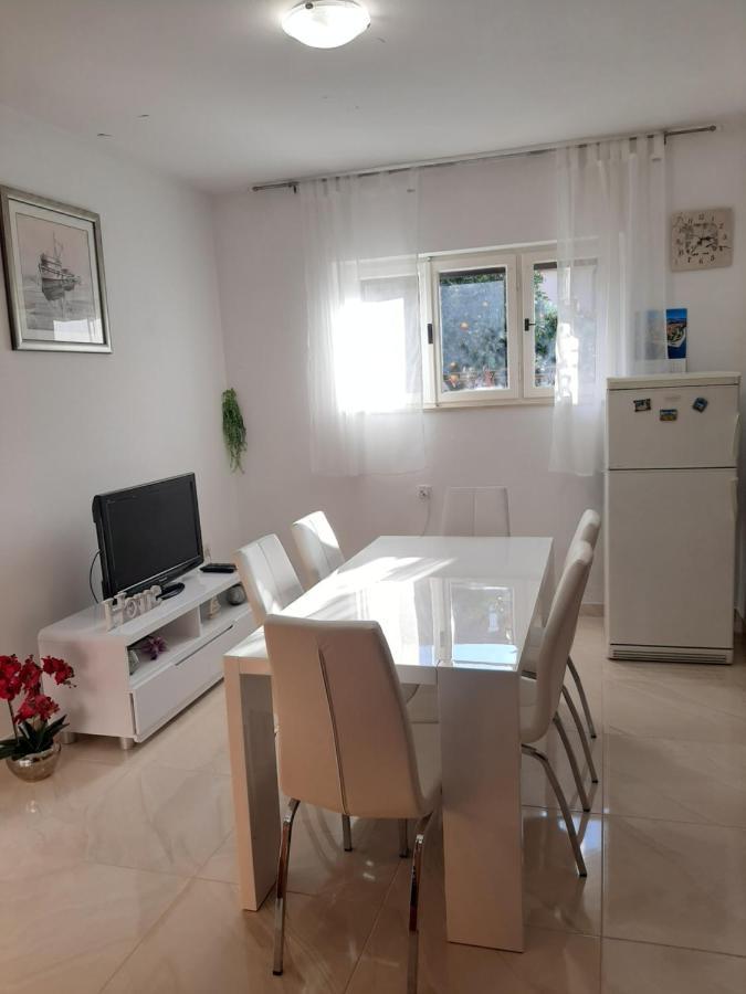 Giovanna - Spacious Lovely Apartment Supetar Εξωτερικό φωτογραφία