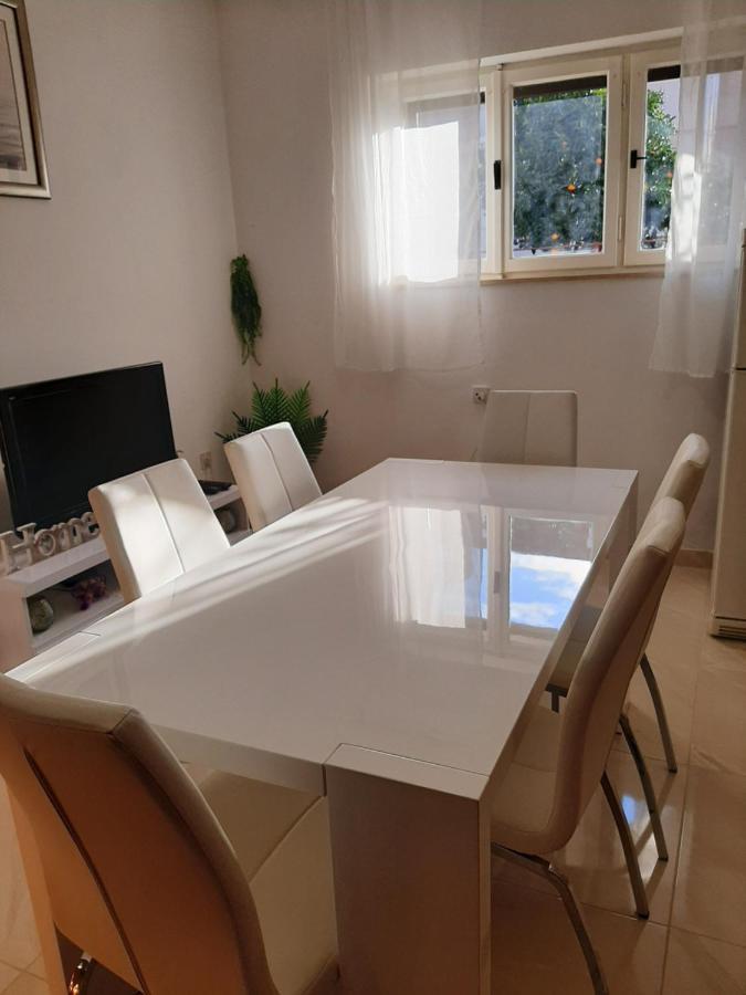 Giovanna - Spacious Lovely Apartment Supetar Εξωτερικό φωτογραφία