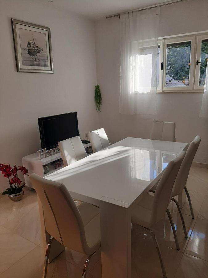 Giovanna - Spacious Lovely Apartment Supetar Εξωτερικό φωτογραφία